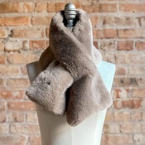 BNWOT CHICO'S Faux Fur Pull-Through Scarf